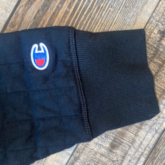 Champion  Black Quilted Crewneck Sweatshirt - Picture 4 of 4